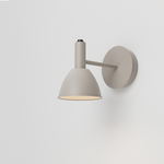 luminaria-micro-bauhaus-w1-cinza-areia-perspectiva-01.png